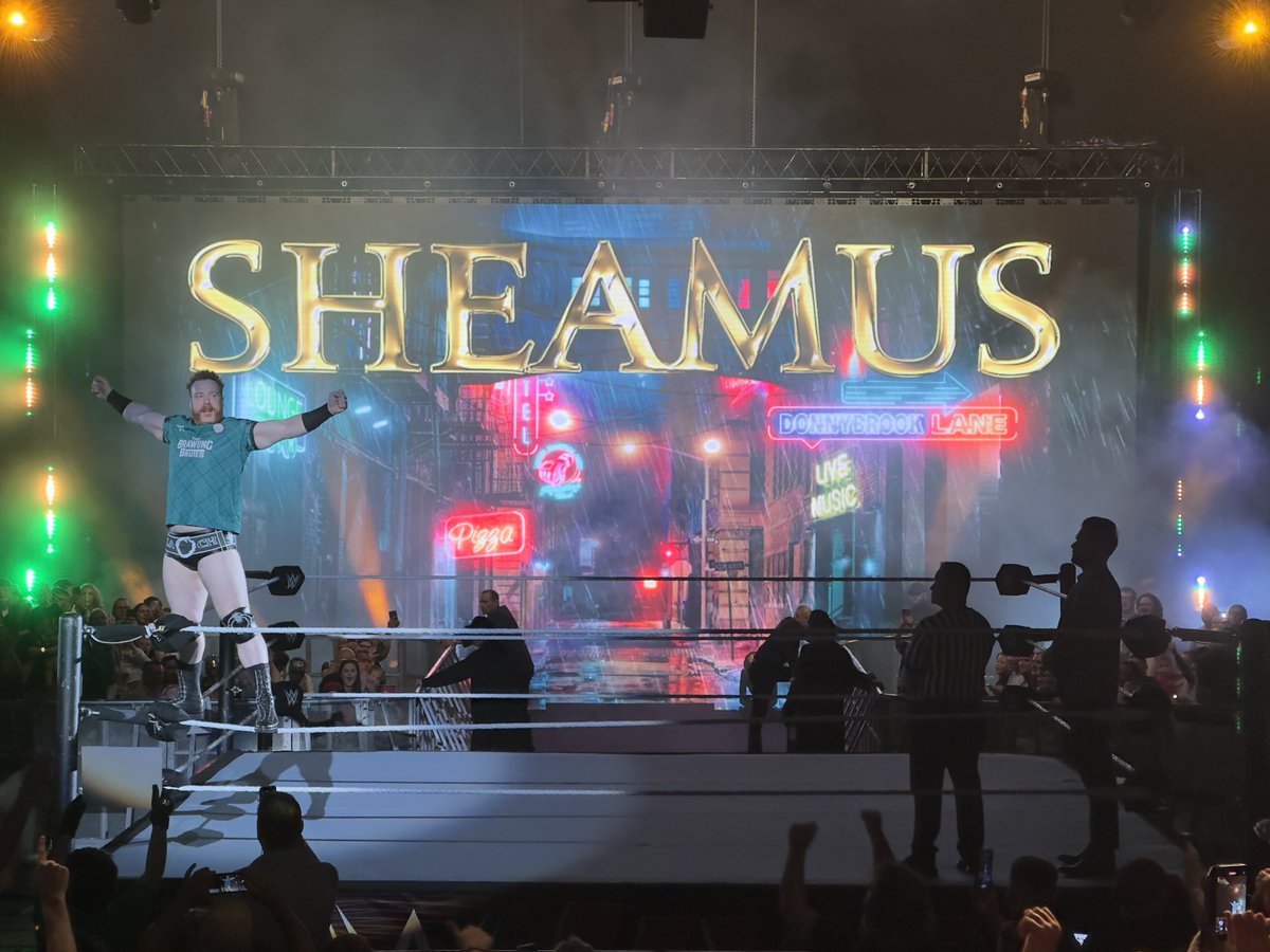 CathalByron's tweet photo. Welcome home, Fella.  @WWESheamus https://t.co/xTzFc2T5Hm