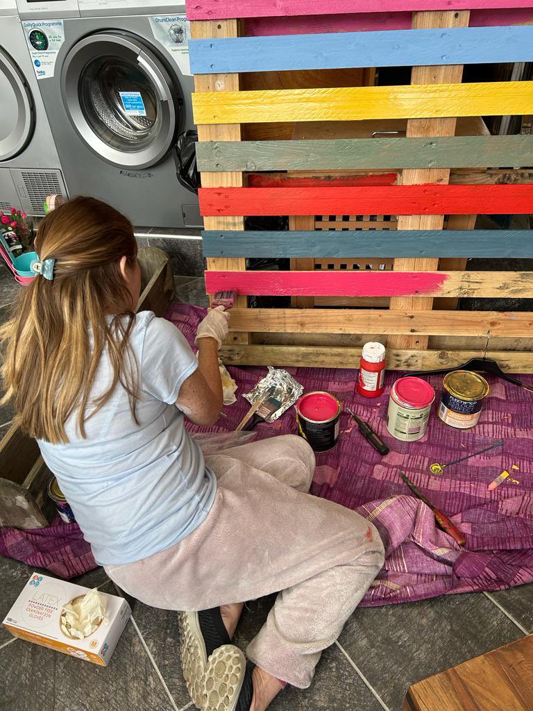 jilli09's tweet photo. So I’ve suddenly developed a love of #gardening The pallet has taken 3 days, but I love it!!! Adds a splash of colour to the garden! It’s a sea of #pink #flowers #summer #diy #june #palletproject #blooms #greenfingers https://t.co/uMjv3WAEve