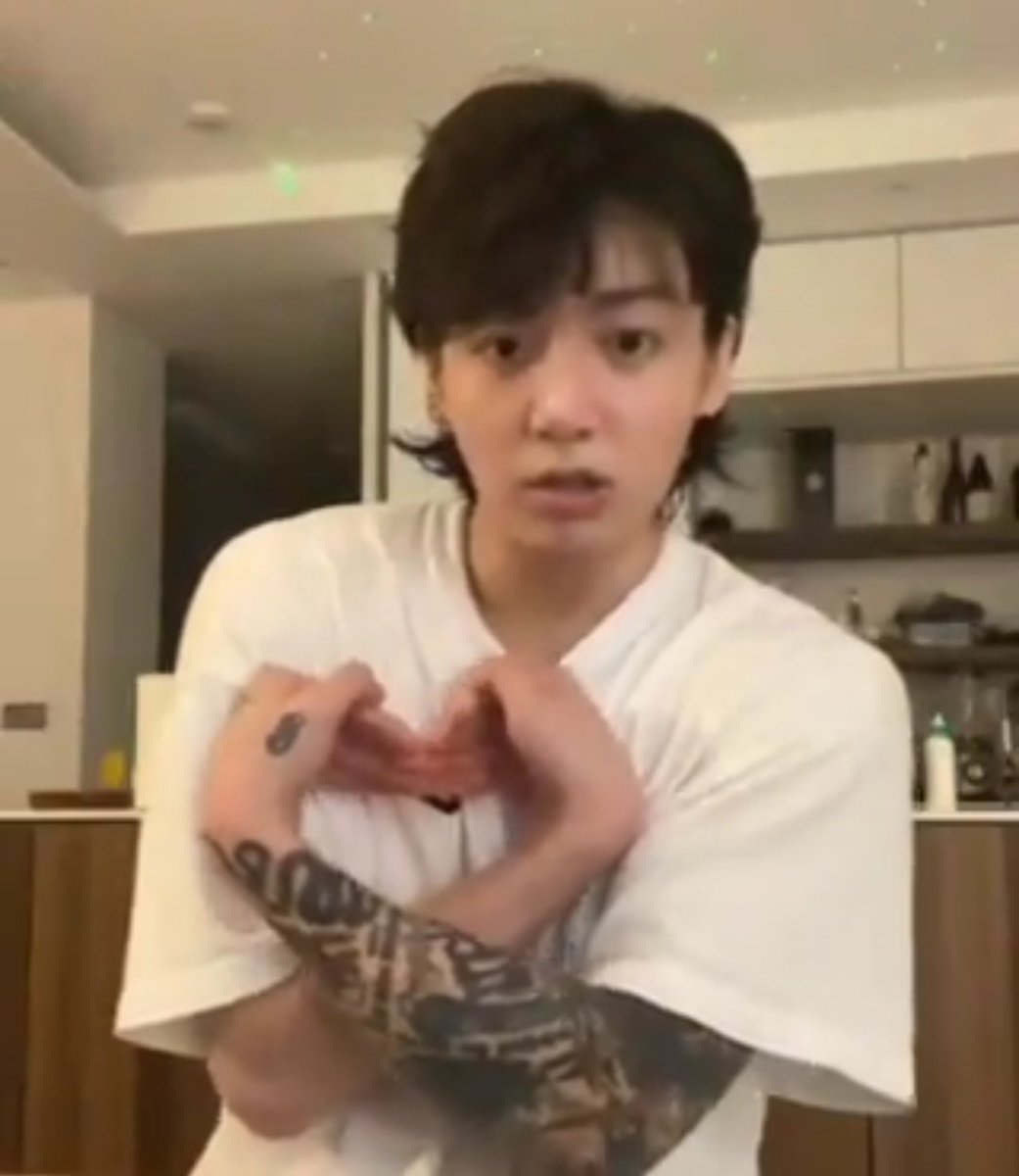 summerandBTS7's tweet photo. This got to be my favorite heart 💜 #JUNGKOOK https://t.co/qqcgpZpCRS