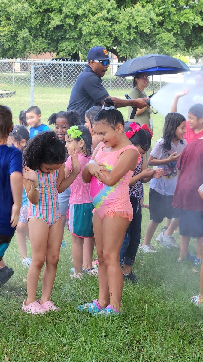 EvaHall53887957's tweet photo. More Summer Camp fun! @Hinojosa_AISD/ @Keeble_AISD #summerrush #aldinesummercamp @brainardjill @JulieSustaita2 @kojessie @AldineRUSH https://t.co/lKlNGJ4279