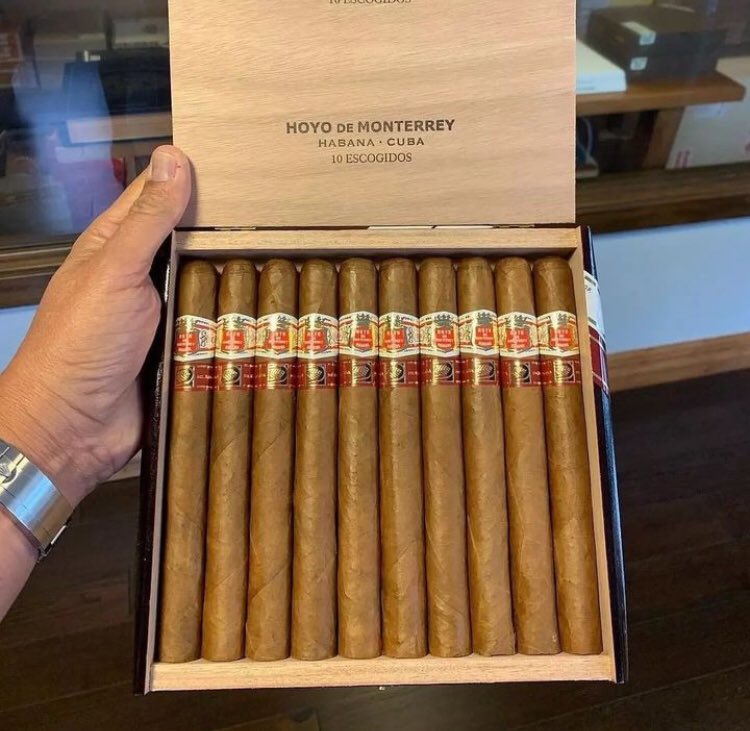 GoodScigar's tweet photo. Available for deliveries pm for more details or visit our website on the biography waiting for your orders. .
.
.
.
.
.
#qatar🇶🇦 #qatarcigarclub #qatarcigars #saudicigar #saudicigarscommunity #bahraincigar #china #hk #hongkongcigar #hkcigar #hkcigarlover #hkcigarstyle #china https://t.co/m5ftIBtDvp