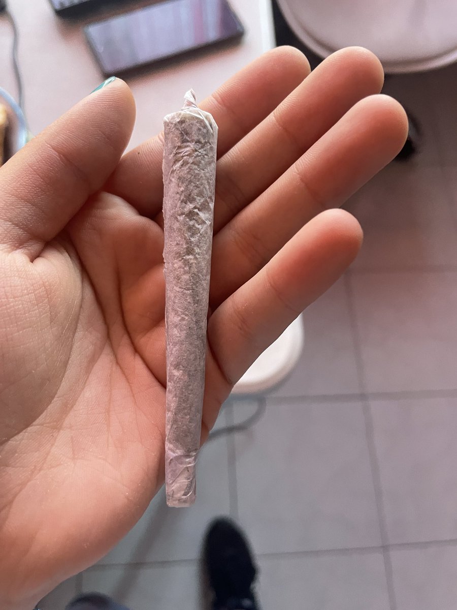 weedwitchmx__'s tweet photo. Hey hey hey!! Me desaparecí un ratito pero aquí andamos de vuelta bebés🔥 https://t.co/ymZaXn09nt