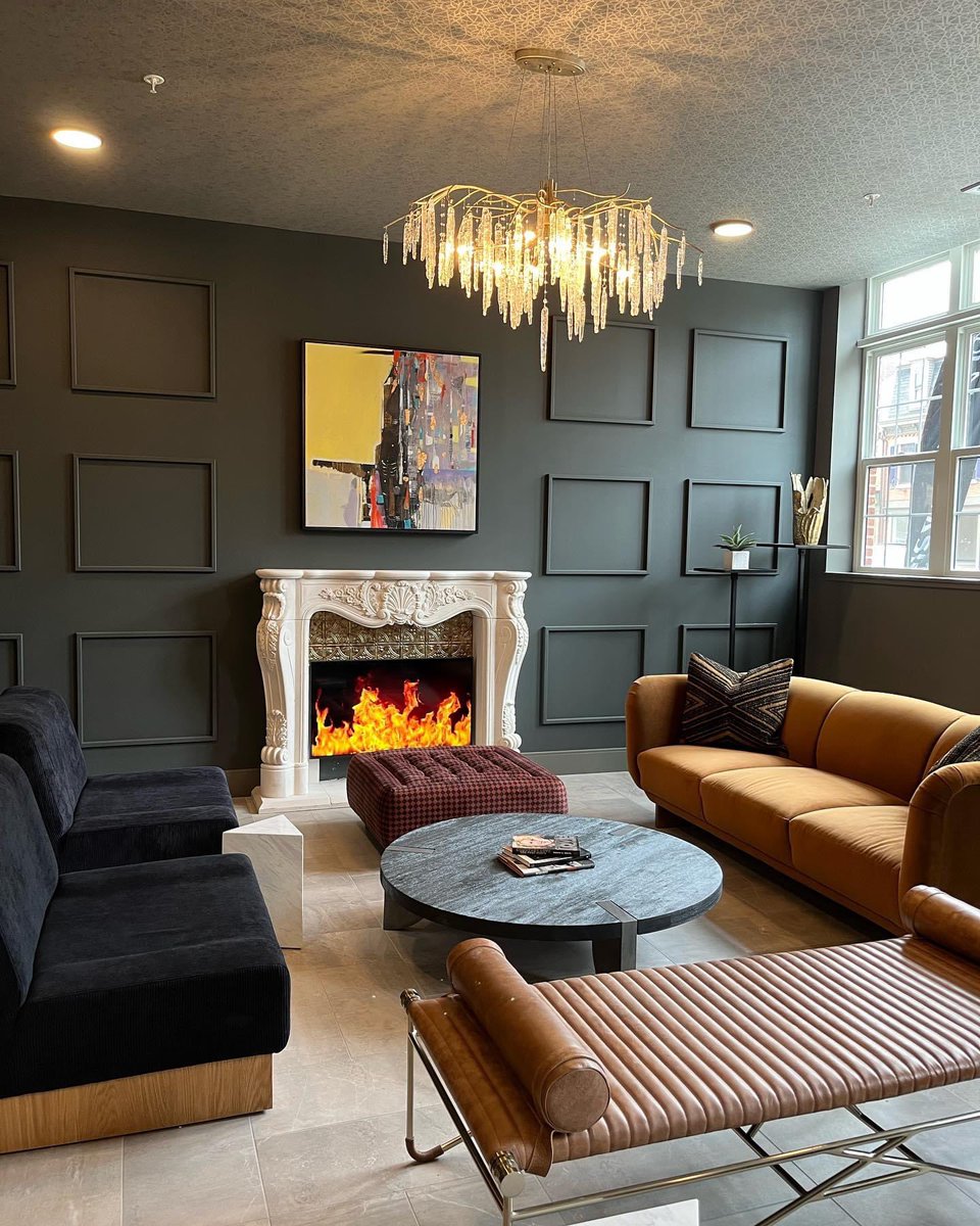 Aljohnsonart1's tweet photo. In Allentown Pa. is a new luxury apartment building @ 1010 Hamilton's  lobby the install of an Al Johnson artwork,  "The Divine Destinies". 40"x40" mixed media on canvas. #allentownarts #downtownallentown #citycenterallentown #refindstyle #aljohnsonart  #aljohnsontheartist https://t.co/HgDhtlYN2O