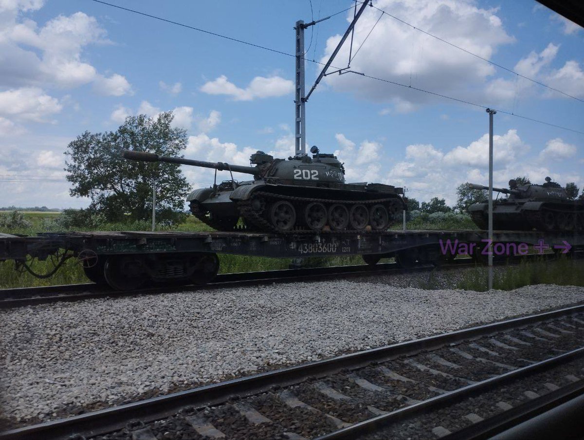 ♦️Nech, General Vad warnt vor einer Unterschätzung des T-54 auf russischer Seite: 'Die Panzer sind zwar 80 Jahre alt, aber haben den Vorteil, nicht für elektronische Fehler anfällig zu sein. Wir sollten lieber auf Friedensverhandlungen drängen.' #ukraine #putin #prigozhin