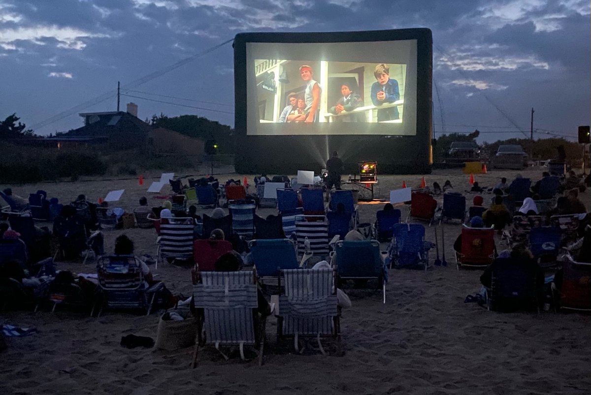 Thank you so much to everyone who came out to Main Beach last night to enjoy our first Outdoor Screening of the summer, THE GOONIES! We hope you enjoyed the show as much as we did.

Next up: BACK TO THE FUTURE 7/19 on Main Beach! 

#HIFF31 #HamptonsFilm #TheGoonies