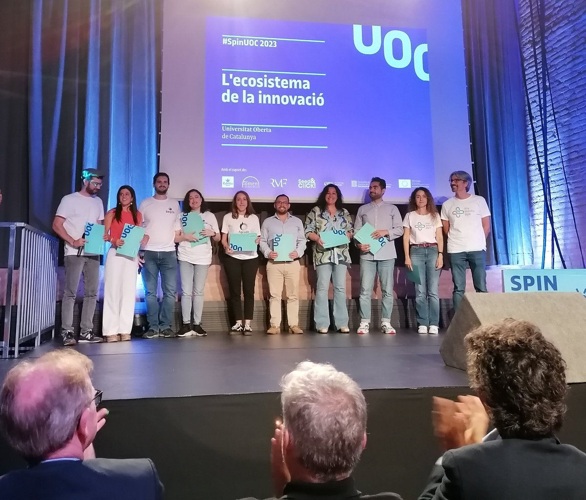 L’onzena edició de l’#SpinUOC conclou amb la tradicional foto de família dels finalistes.