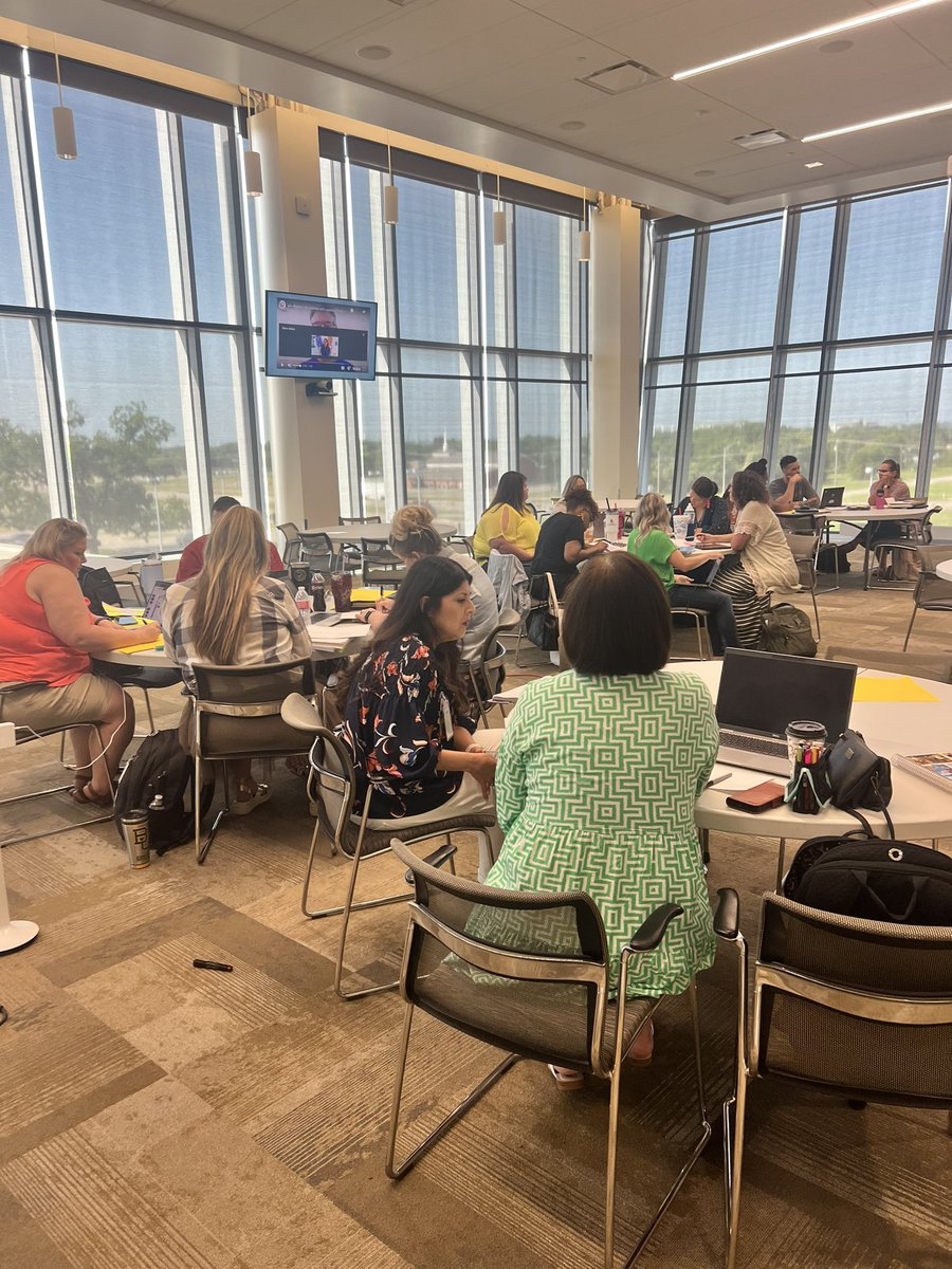 Region12Leaders's tweet photo. We kicked off our Leadership Series (cohorts 1 & 2) this week… if you missed session 1 there’s still time to get registered to participate in the remainder of the series. For more info >> https://t.co/PBB9zYwYzB #R12LLAC https://t.co/GAJ42Q1Ka9