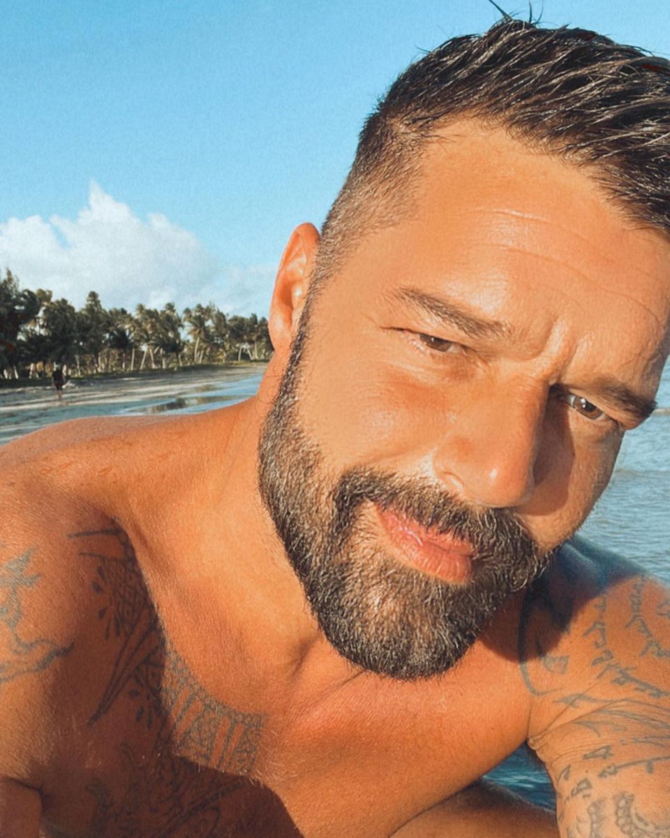 sitevipei's tweet photo. Deu certo? Homem faz mais de 25 cirurgias plásticas para se parecer com Ricky Martin: ‘Percebi que gostava dele’

“Vou ser honesto: eu me importo muito com o que as outras pessoas pensam”, disse o argentino Francisco Mariano Javier Ibanez #vipei

https://t.co/lGhnNhVHBV https://t.co/3zuWkJI8wy