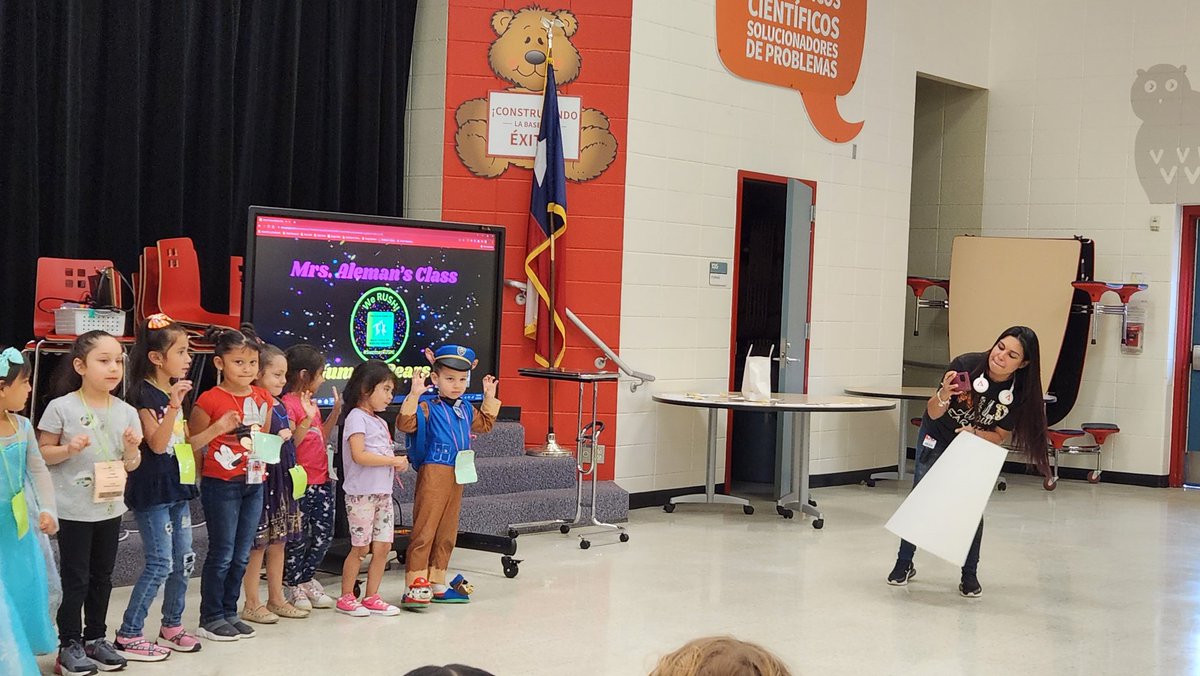 EvaHall53887957's tweet photo. Pep Rally time at Summer Camp! @Hinojosa_AISD/ @Keeble_AISD #summerrush #aldinesummercamp @brainardjill @JulieSustaita2 @kojessie @AldineRUSH https://t.co/iUu0lFKSbR