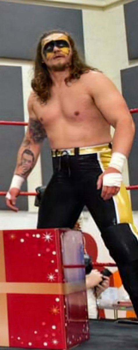 BruiserBradE's tweet photo. 2021 - 2022
SAME VENUE, SAME RING GEAR JUST A DIFFERENT ATTITUDE.
#BEEFKING https://t.co/0cmF6GUTyQ