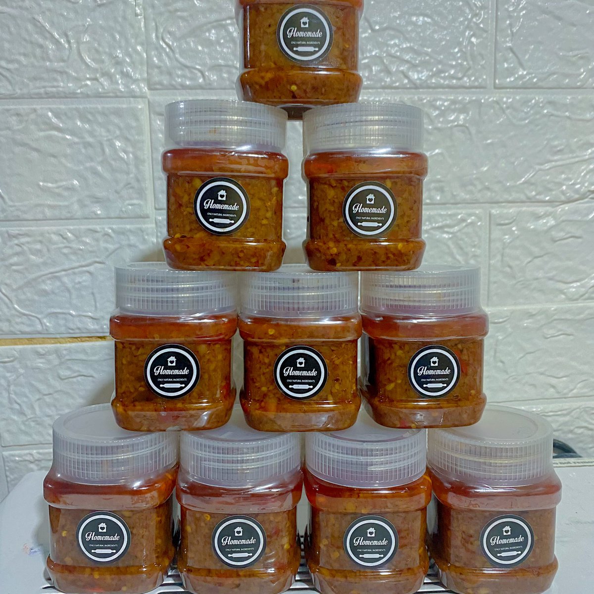 sworry3013's tweet image. WTS LFB 

HELLO EVERYONE! I’M HELPING MY COUSIN SAVE UP FOR HER SON’S SCHOOL TUITION. She’s selling these Homemade Chili Garlic, best paired with Siomai or any dimsum, even rice and noodles too!! Message me if interested. 
#forsaleph #chiligarlic