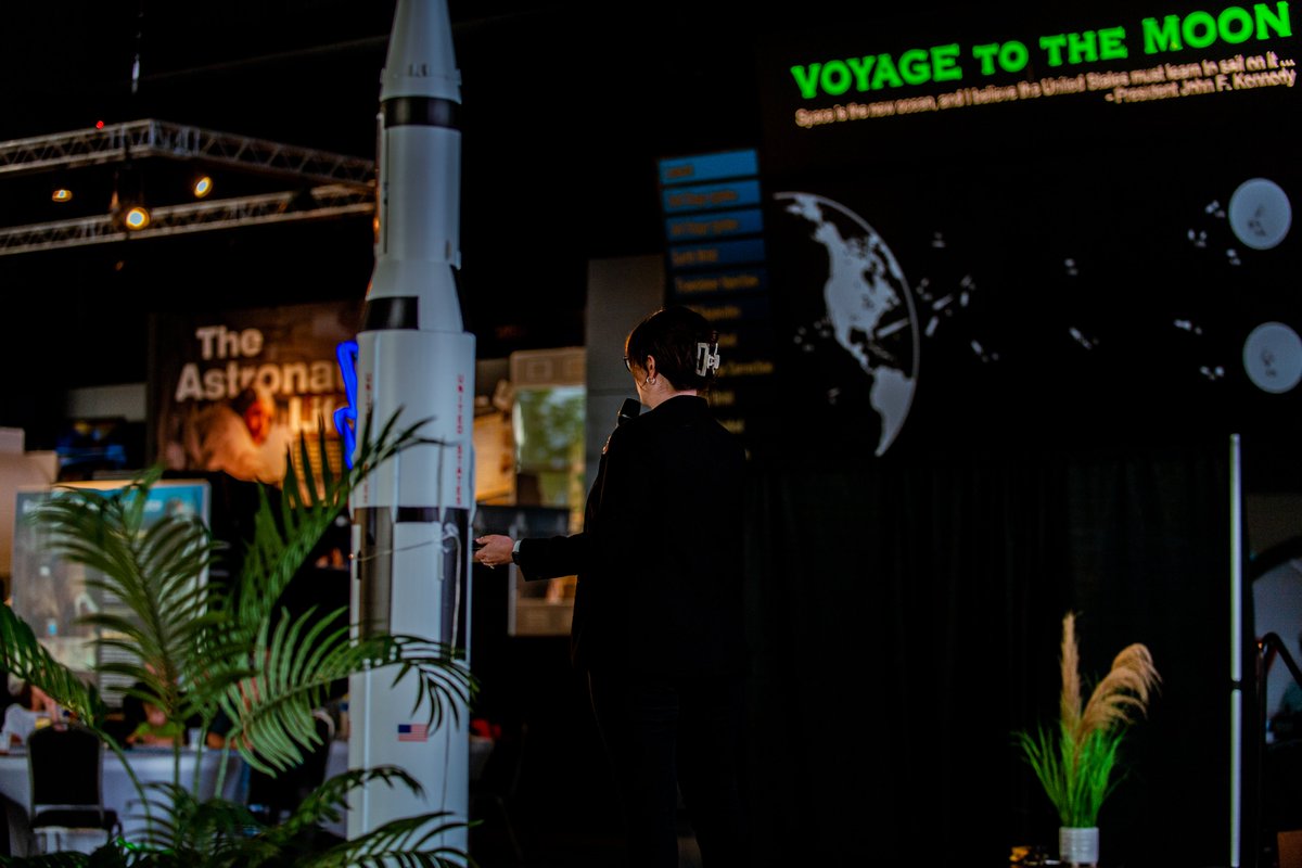 OmniVisTech's tweet photo. 🚀 Soaring to New Heights! OmniVis pitched under the mighty Saturn V Rocket at the HudsonAlpha AgTech Accelerator Final Showcase, marking the culmination of an incredible journey. Grateful to @HudsonAlpha for an unforgettable experience! 🌠 #OmniVis #AgTechAccelerator #Innovation https://t.co/d3Cfof9UKo