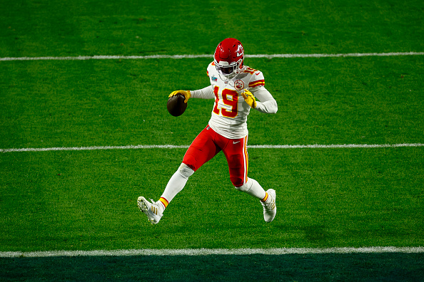 FantasyAlarm's tweet image. The latest #FantasyFootball #DraftGuide article is now LIVE!! 🚨🔥

Check out @Britt_Flinn's Wide Receiver Breakouts for the 2023 #NFL season! 

📝 READ HERE: ow.ly/cXxI50P0qX3

▶️ Get the @FantasyAlarm Draft Guide NOW: ow.ly/Uvb050P0qX4