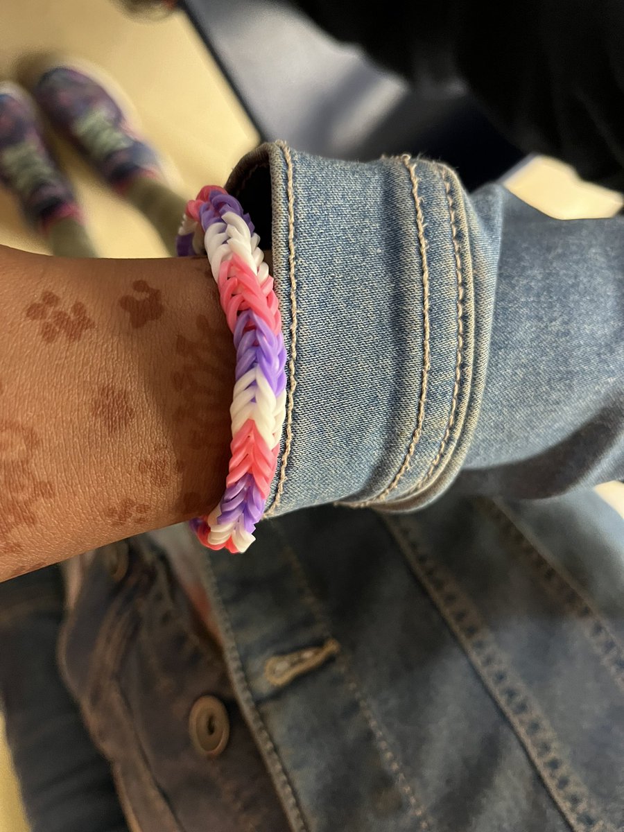 debngng's tweet photo. Binary code and rainbow loom bracelets @TDSBForestManor https://t.co/CujXVtOQ7e
