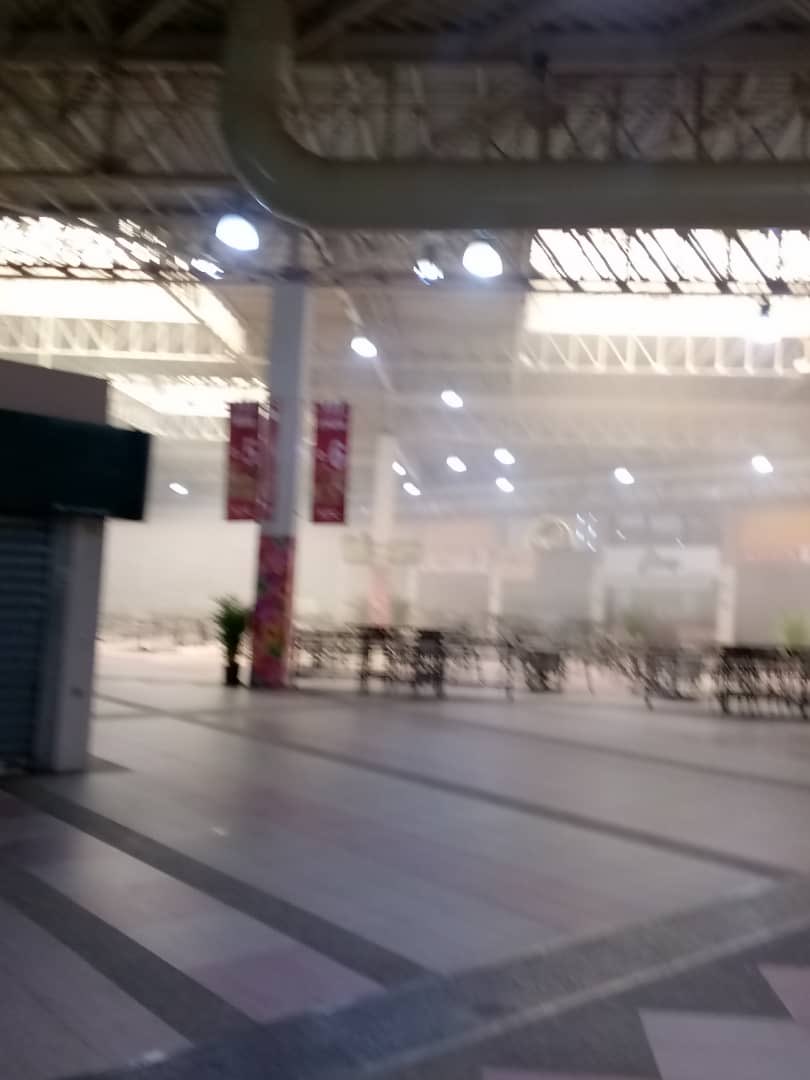 TortoleroFM's tweet photo. Última Hora…!!
Incendio en zapatería del CC Buenaventura Guatire a esta hora. Bomberos atendiendo la emergencia. Restringen el acceso al CC ⁦@Via977FM⁩ https://t.co/XYiVaFmPQ6