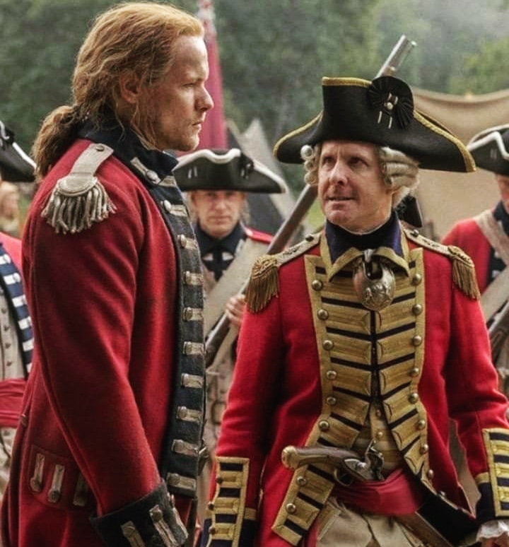 MihaelaBoldea's tweet photo. Jamie with Gov. Tryon in their red coats. Only one of them was proud to be wearing it!   - @lilliansams #SamHeughan #timdowney #OutlanderSeason5 https://t.co/eleh5iemfX