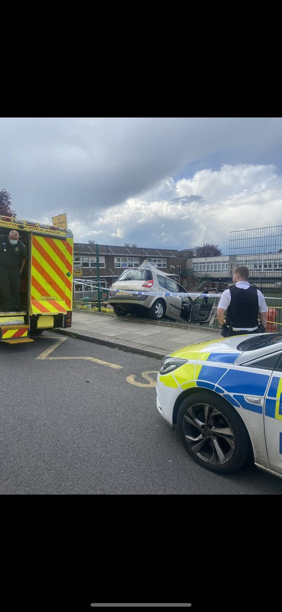ediz1975's tweet photo. A car crashed into the school and not a word said by the LTN advocates who displaced increased congestion into a road with 3 schools so the can self gain. Some children are worth more than others …
@mikehakata @London_Cycling @BetterSt4Enf 
@Ianbarnes2001l @JourneysPlaces https://t.co/0IFiwyxQCD