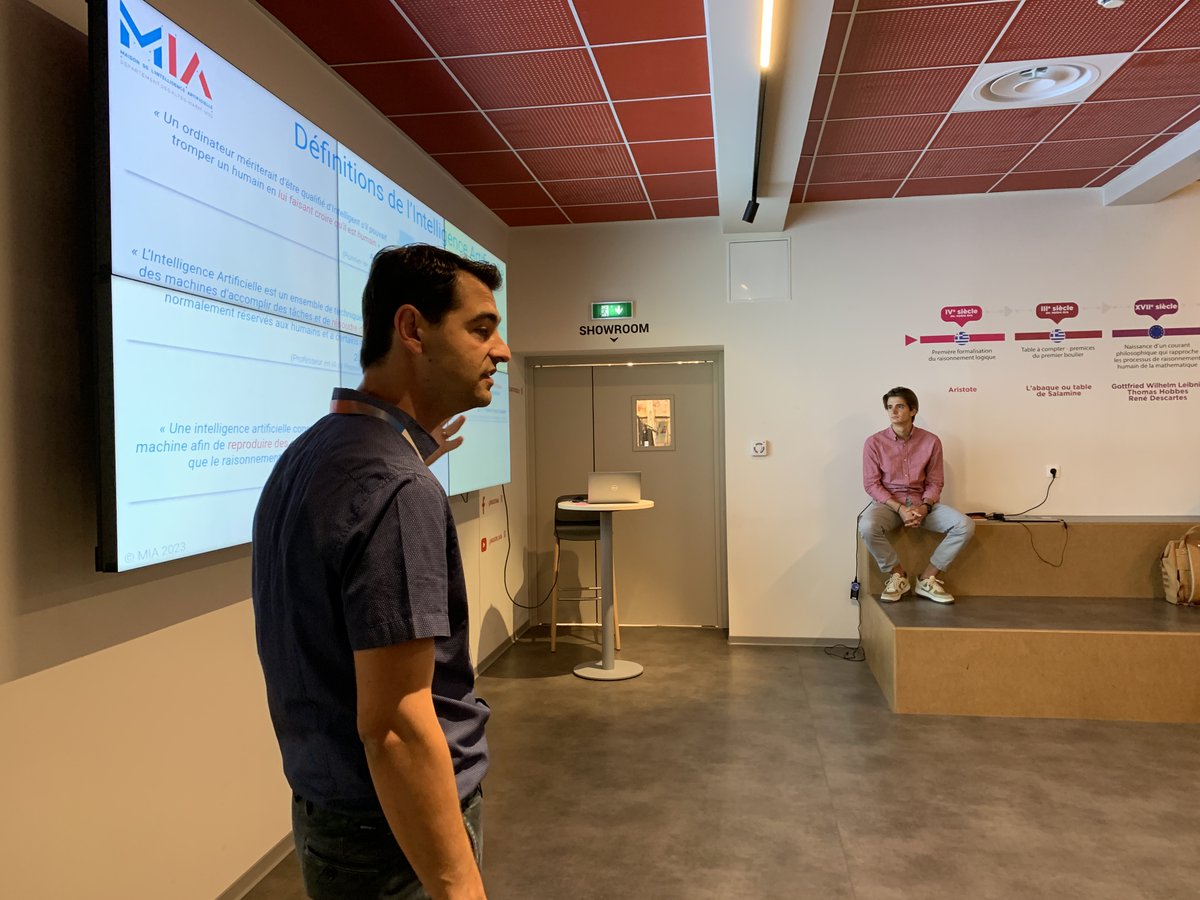 Maison_IA's tweet photo. 🤩 [#visiteMIA] Ravis d’accueillir 1 groupe de formateurs &amp; professeurs d'arts plastiques pour leur faire découvrir l’#IA via divers ateliers &amp; qu'ils puissent à leur tour sensibiliser les élèves dans les établissements des @AlpesMaritimes @igartsplastique https://t.co/2LNyOePBy4