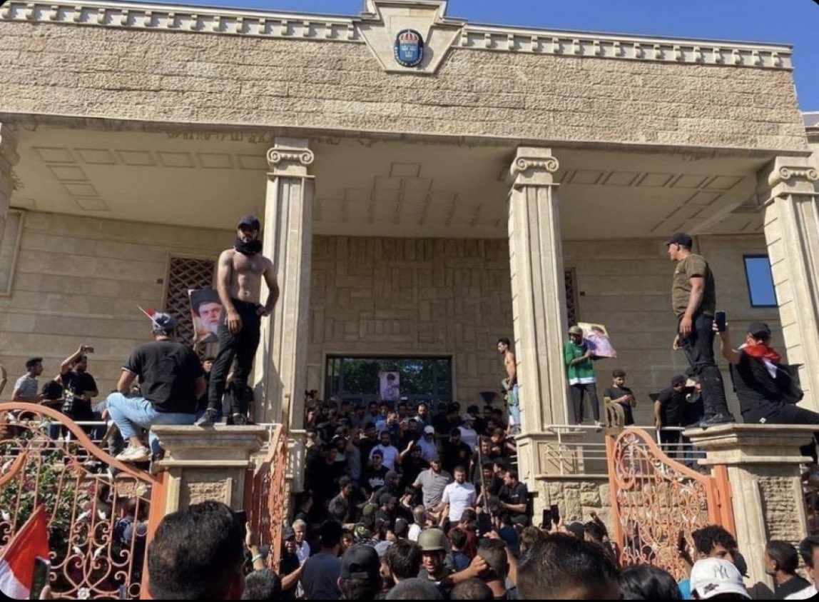 الرجال مواقف ..
وفي كل مره ينال السيد القائد ورجاله شرف هذه المواقف ..
دمت ناصراً للدين .

#السفارة_السويدية
 #مقتدى_الصدر 
#حرق_المصحف