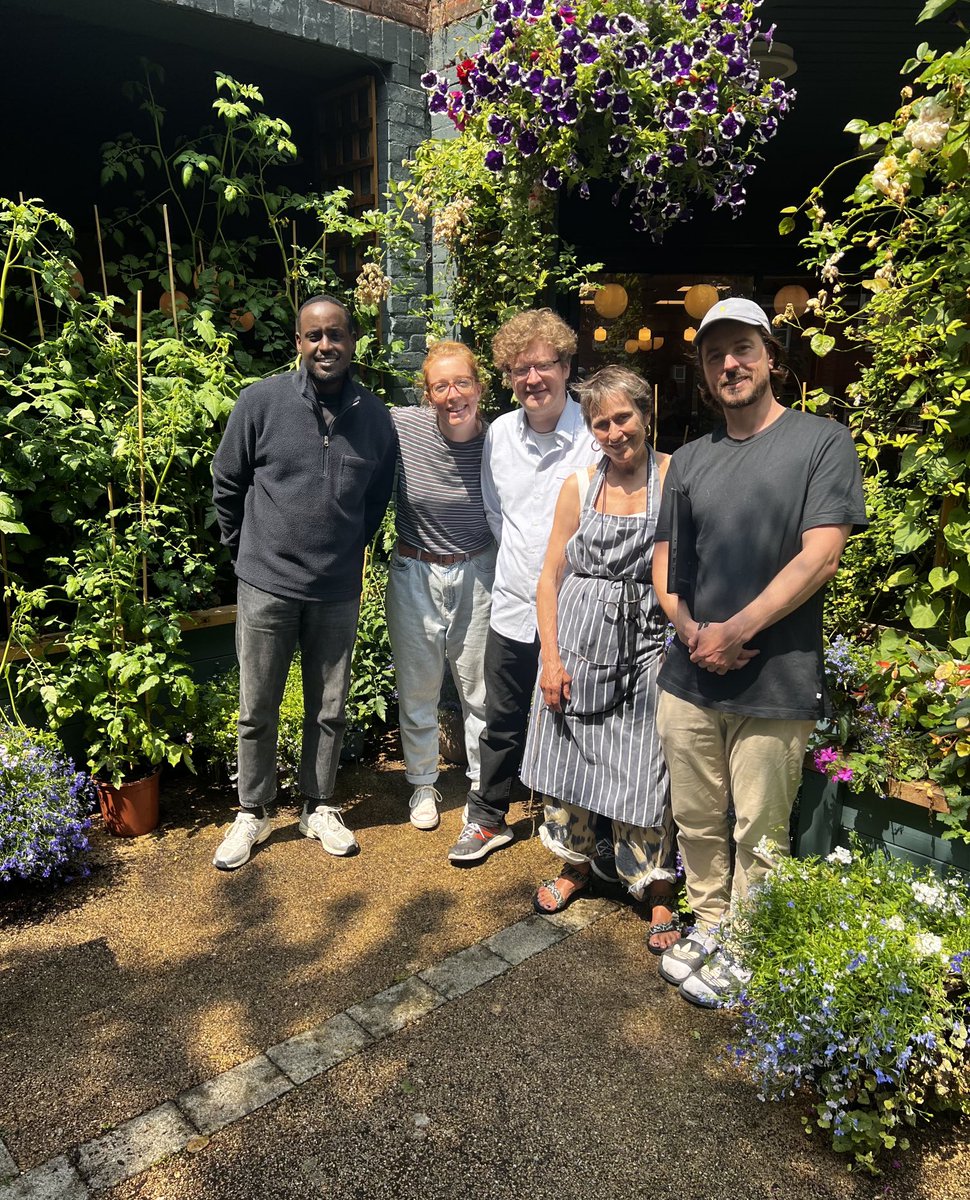 ShelterFromTheStorm tweet media