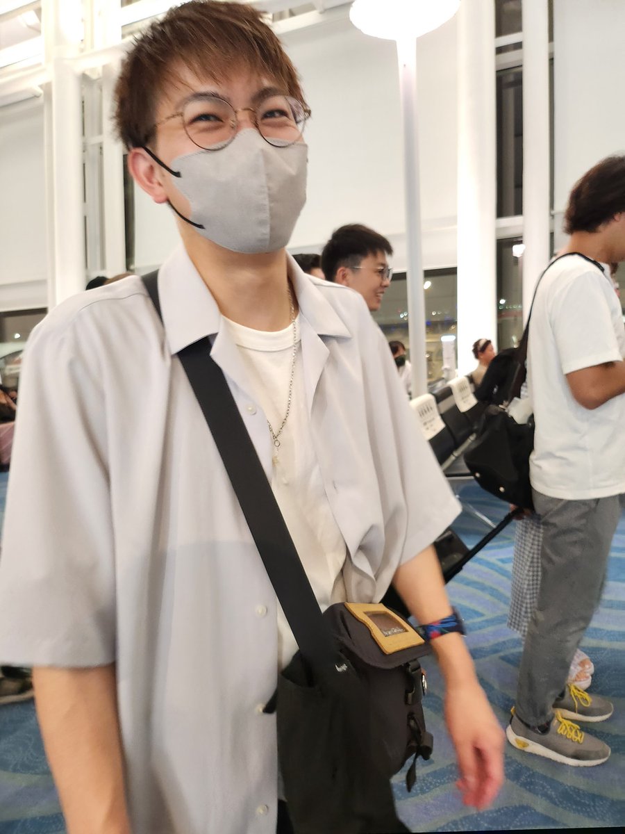 rangchu123's tweet photo. Going to Malaysia.
これからFV CUPに参加するためにマレーシアに向かいます。
今回はいつものチクリン、ぴんやじゃなくてなんと渡辺さんと一緒に参ります!!渡辺さんの挑戦が成功できますうに渡辺さんの方の応援も宜しくお願い致します!(私も)
#VLWIN #FVCUP https://t.co/7RPfQN7SWS