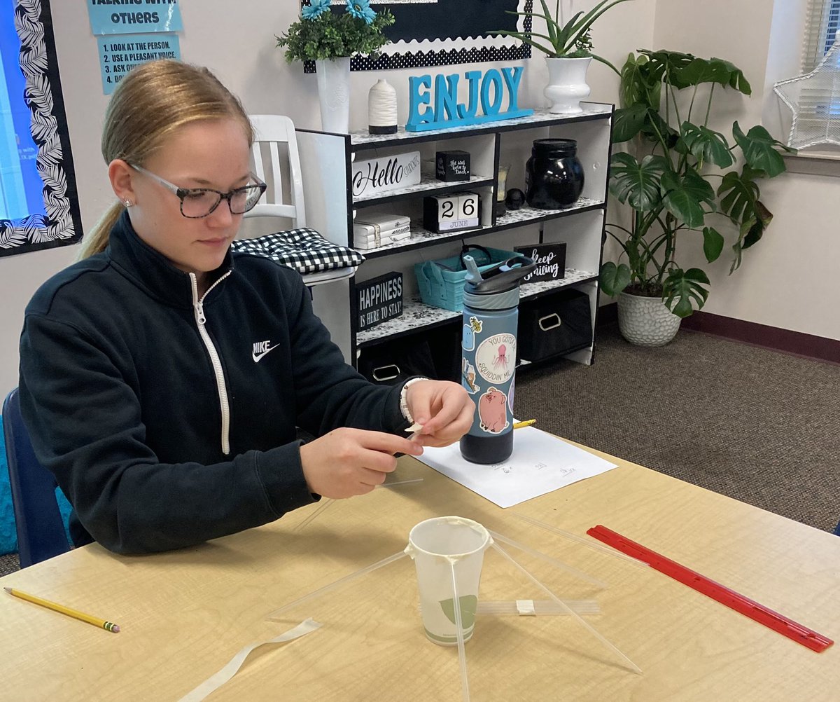 CKentzler's tweet photo. Today we are designing and building bridges to hold 300 pennies. I wonder if they will be successful…
#WeAre409 https://t.co/tQ0Zp0Ui72