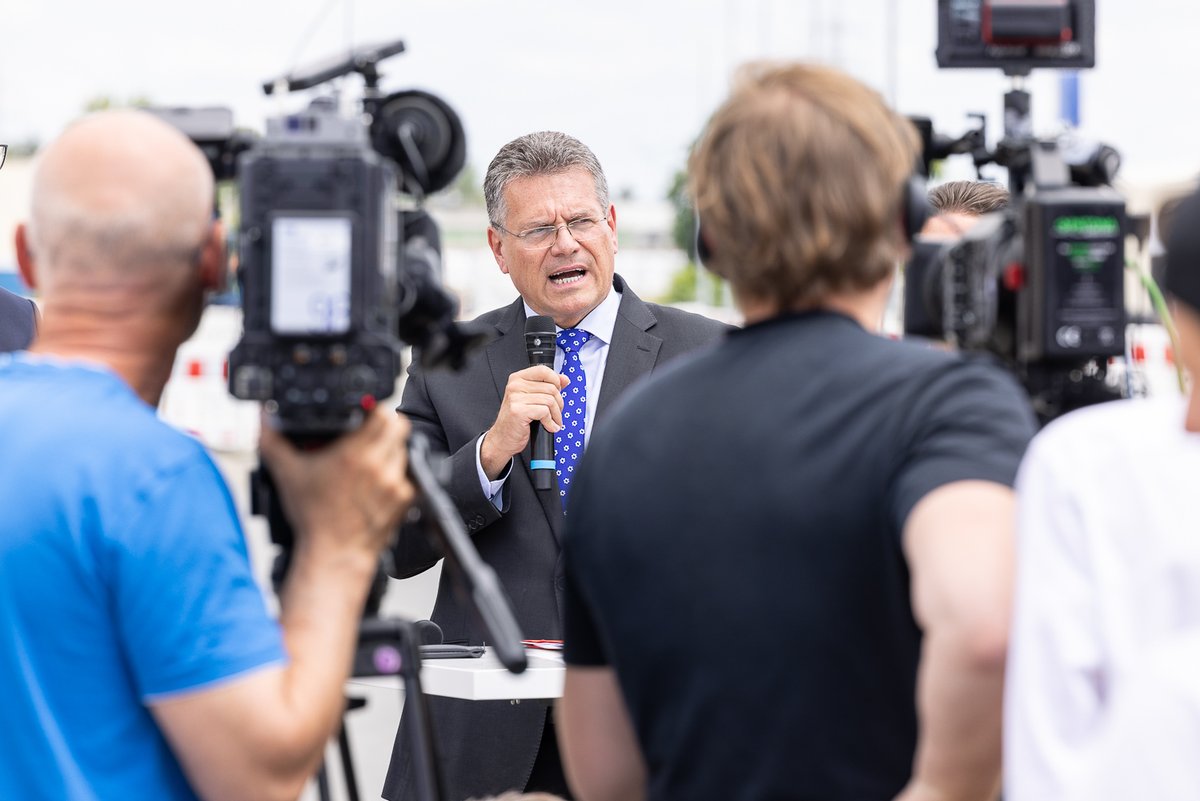 The <a href="/EU_Commission/">European Commission</a> is fully supportive of the battery sector &amp; efforts for greener industries.

It was a pleasure to join the inauguration of <a href="/BASF/">BASF</a> production plant for cathode active materials and kick-off of the black mass recycling plant.

My speech: europa.eu/!F9McBk