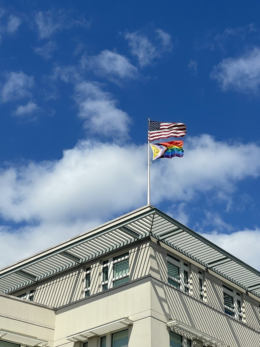 jborenSCU's tweet photo. @POTUS I felt such an incredible sense of pride seeing the inclusive pride flag flown over our embassy in Berlin. Thank you President Biden!! https://t.co/0ElfCieHgd