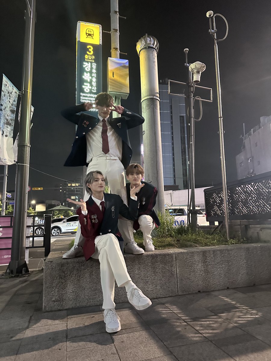 XODIACOfficial's tweet photo. [📸] 

<SPECIAL LOVE, SPECIAL CHALLENGE>

Behind #1 💞 

#가락시장역 #국회의사당역 #경복궁역 
#XODIAC #소디엑
#SPECIALLOVE #SPECIALLOVEchallenge https://t.co/TfuaFTPao5