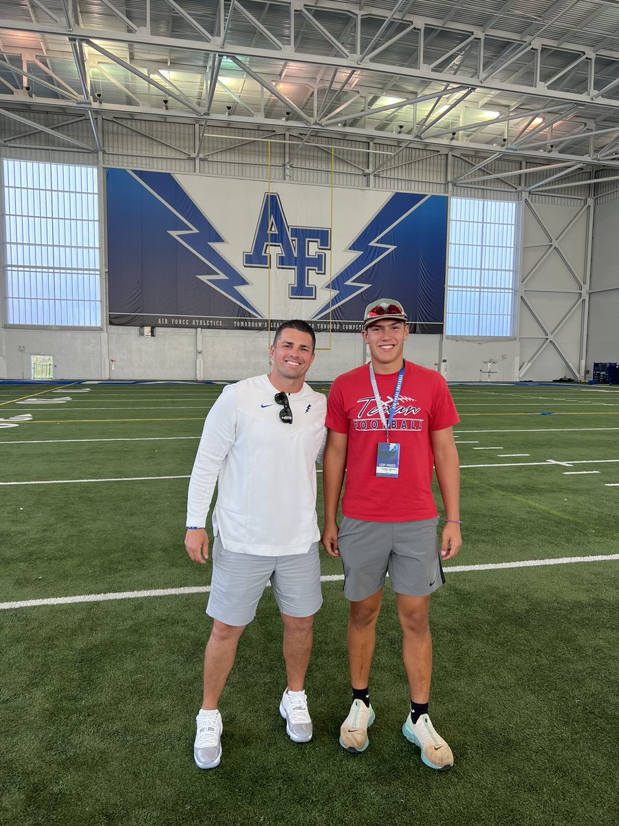 I am blessed and excited to say, I have committed to Air Force Football! ✈️⚡️

@AF_Football @CoachTCalhoun @CoachLobotzke @CoachLamAF @CoachDougWarren @CoachMcNeely_ @var_austin @FlxAtx @TexanFball