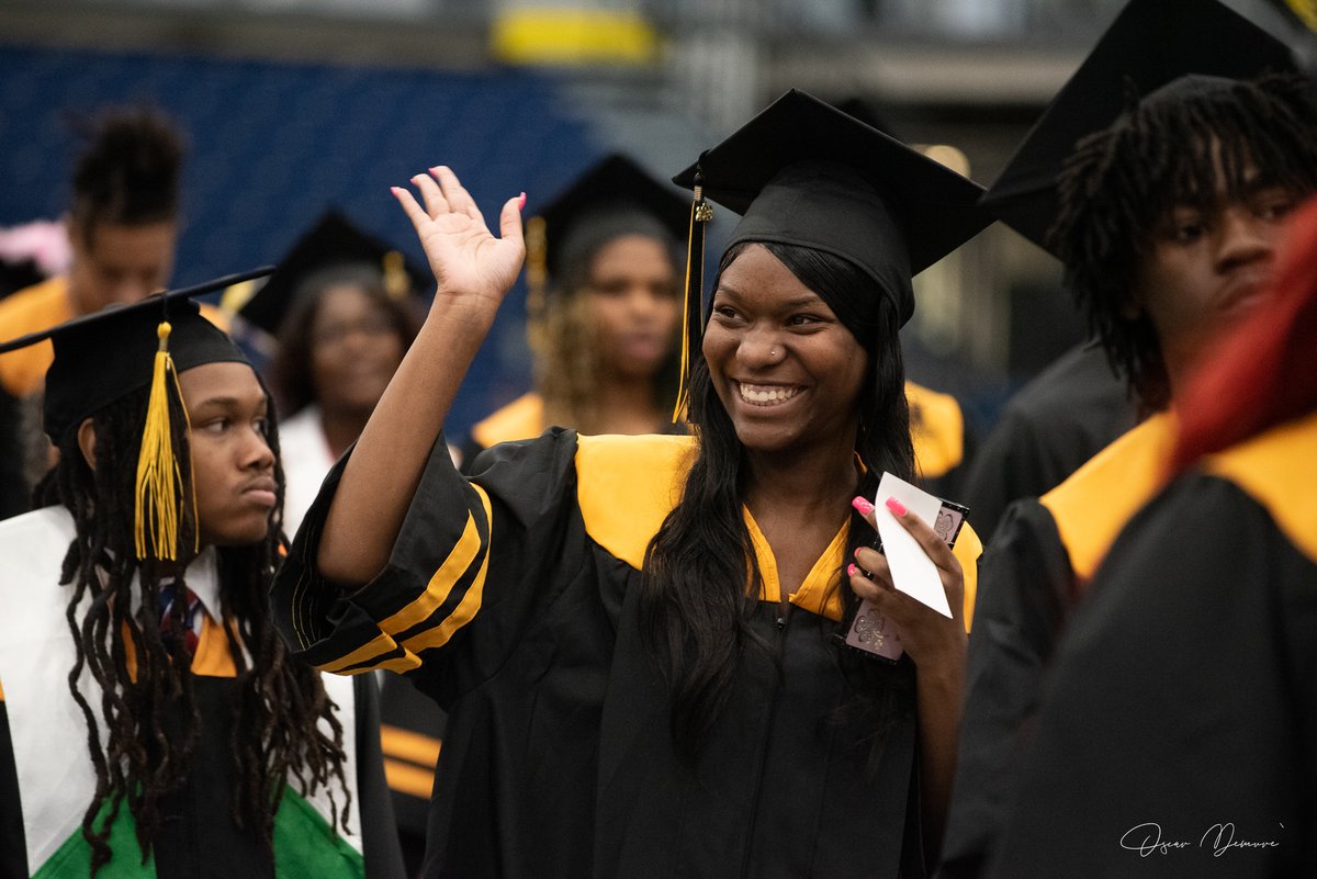 SyracuseSchools's tweet photo. We're so proud of all our #SCSDGraduates - who are now officially #SCSDAlumni! Don't miss our great photos from the @HenningerSCSD Class of 2023 graduation ceremony. A complete gallery, including photos of each graduate crossing the stage, is available at: https://t.co/DROAuHu4mF https://t.co/dXgT8bNQe9