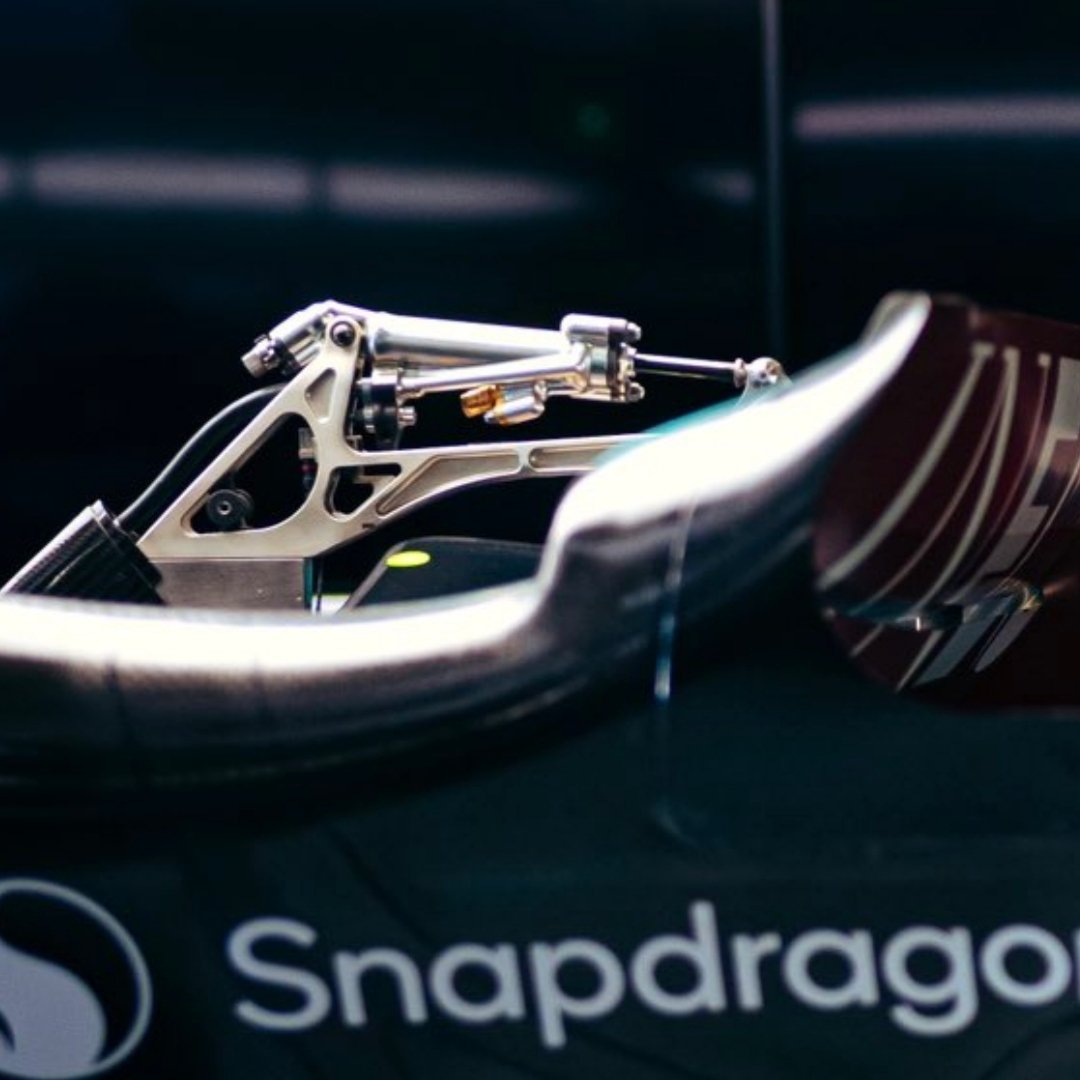 ScarbsTech's tweet photo. Nice pic from @MercedesAMGF1 showing the DRS mechanism. Hydraulic pressure pulls the actuator closed, which in turn opens the DRS flap.
#F1 #F1Tech https://t.co/jNTmDHj3SS