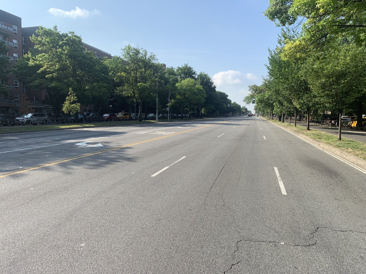 chaptzem's tweet photo. Boro Park is emptying out. Ocean Parkway today. https://t.co/wsmm1VWn1E