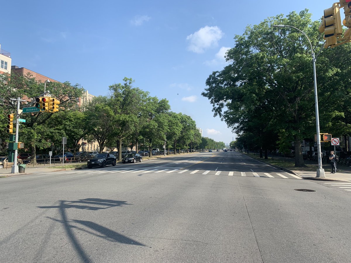 chaptzem's tweet photo. Boro Park is emptying out. Ocean Parkway today. https://t.co/wsmm1VWn1E