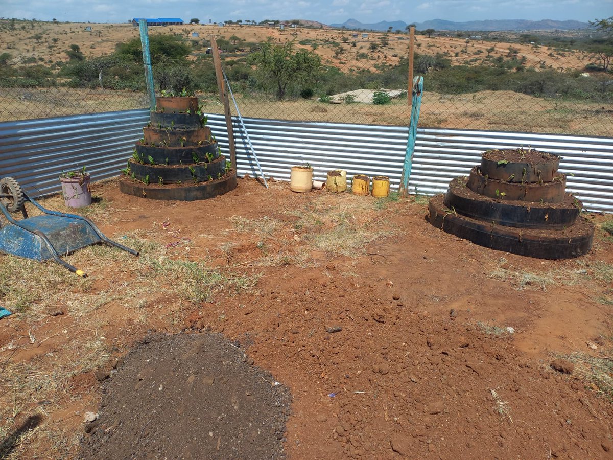 GoldStarKenya1's tweet photo. Multi-Storey Cone Innovative Kitchen Gardening!
We are strengthening household food security among HIV-infected households by offering Technical Assistance to ART support groups. This initiative is aimed at enhancing household food security among HIV-infected households. https://t.co/QcoNUetRG2