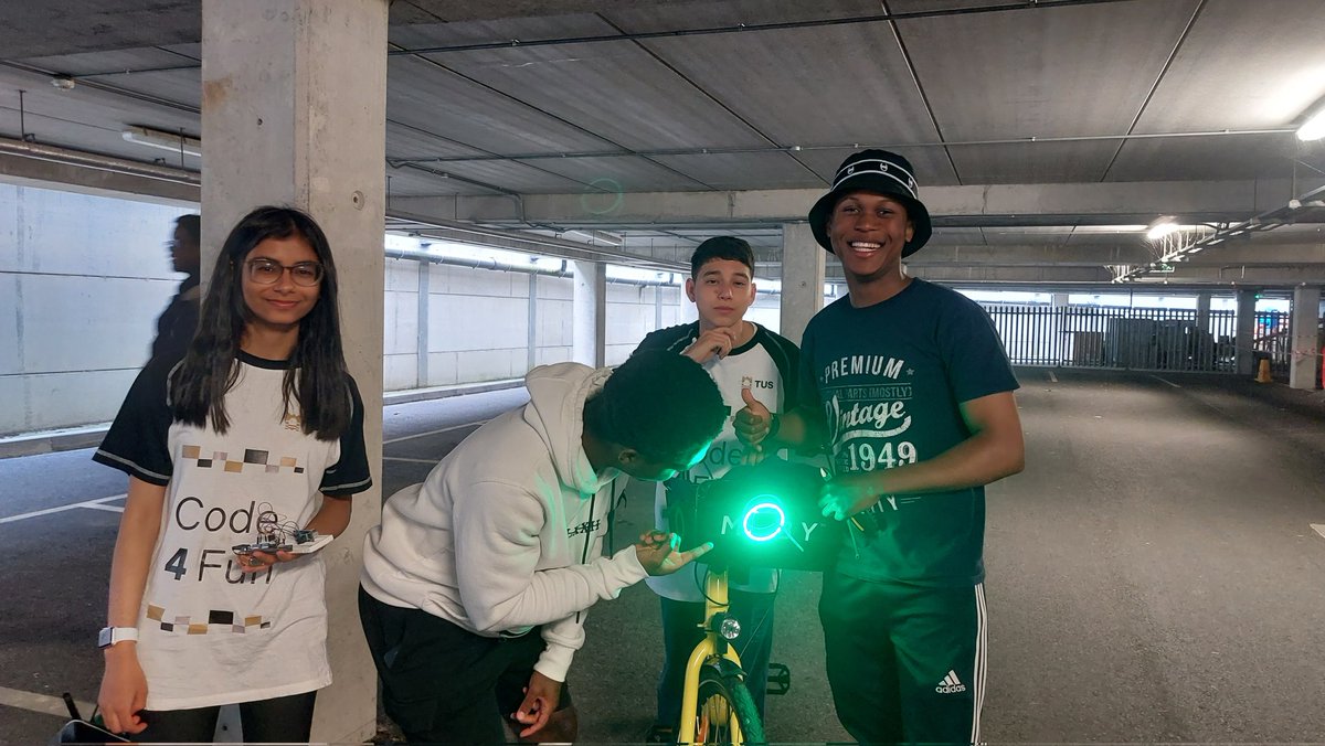 SamOSullivan_'s tweet image. #Microbits and #Arduinos being put to use for #CyclingSafety in @TUS_Athlone_ for #code4fun

Using distance sensing and speed/rotation to activate lights and speakers to alert cyclists to danger