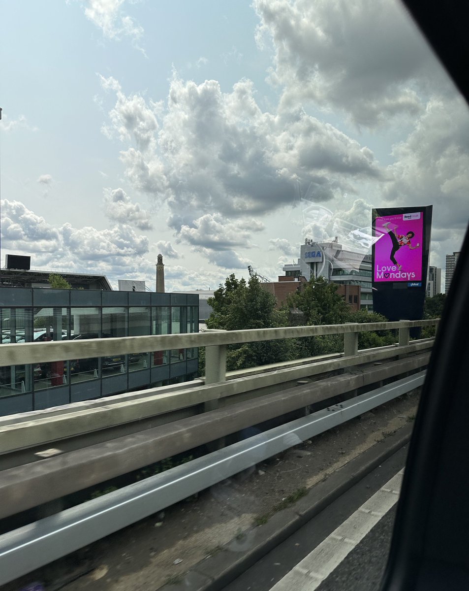 BondSarah_Bond's tweet photo. On our way home. Amazing family vacation. ๐ฉ๐พ๐จ๐ปโ๐ฆณ๐ฆ๐พ๐ง๐พ I love London! โค๏ธ๐ฌ๐ง https://t.co/wVH88S8LHw