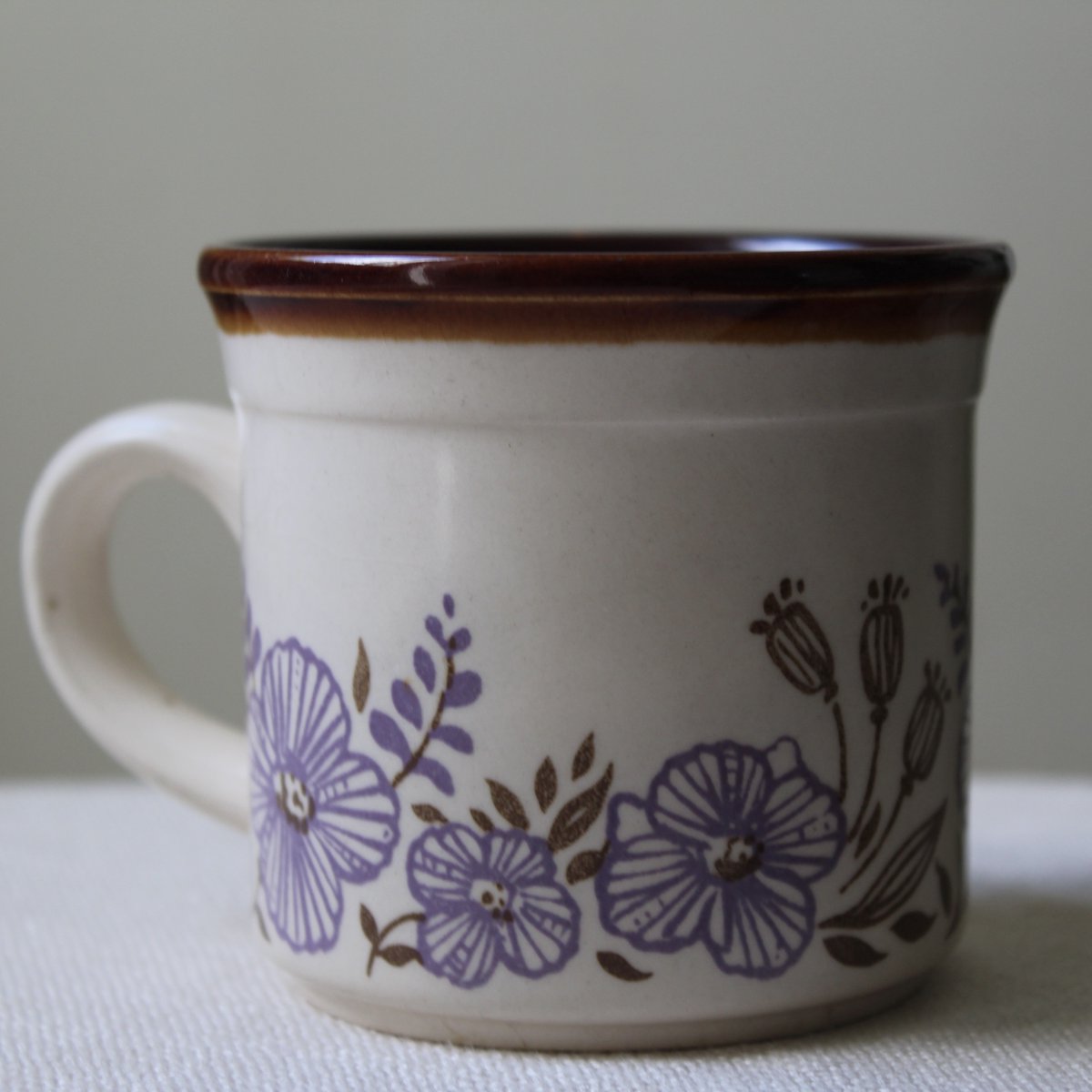 Some of the latest ceramics added to our Etsy page. 

etsy.com/uk/shop/LaJuni…

#ceramics #ceramicvase #chipanddipdish #portmeirion #vintagevase #vintage