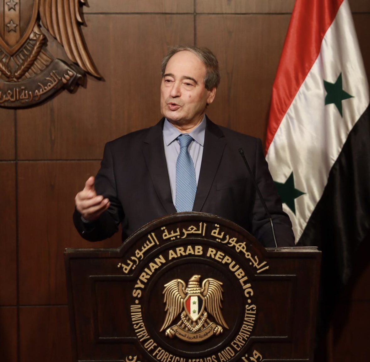 NewsNow4world1's tweet photo. الخارجية السورية تعليقًا على حرق القرآن:

هذه جريمة تمس مشاعر ملايين المسلمين وتتناقض مع مشاعر المحبة والاحترام بين الأديان، وتوضح بشكل لا لبس فيه المستوى الأخلاقي الذي انحدرت إليه الحكومات الغربية، والنفاق وكذب القيم التي تدعيها، والتي لم يصل إليها أعتى الجماعات تطرفًا وبعدًا عن القيم الإنسانية والروحية.