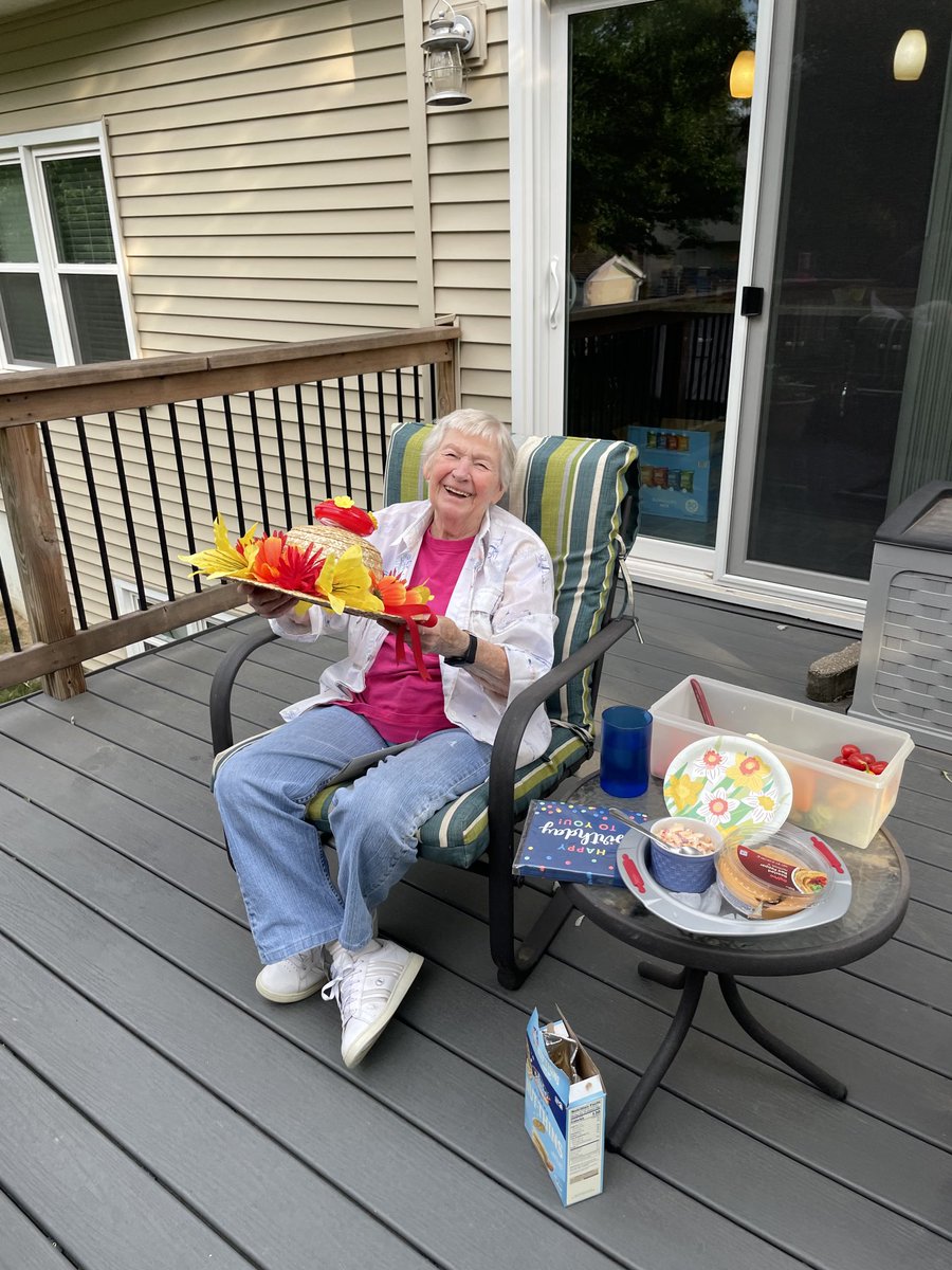 ⁦<a href="/BradPaisley/">Brad Paisley</a>⁩ #youonlygetsomsnysummers (withMom)