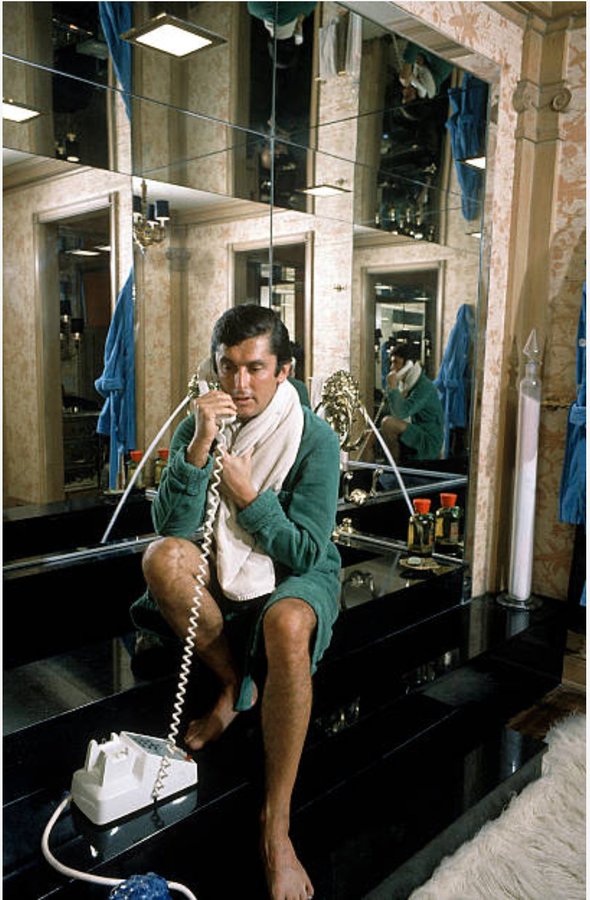 dean_frey's tweet photo. @holdengraber @lithub @CallFromPaul Robert Evans, always on the phone π
Both of these are by Alfred Eisenstaedt, from 1968
@holdengraber
#PhoneCallFromPaul https://t.co/txVI4Ig9kP
