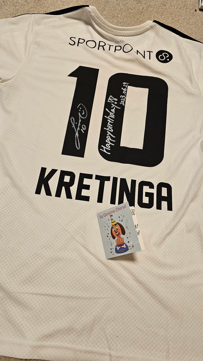 respect_510yu's tweet photo. リトアニア🇱🇹のクラブ⚽でがんばっている宮澤くんから！ゴールパフォーマンスのエンパイアサインもありがとう！ https://t.co/uWoGUrtUFK
