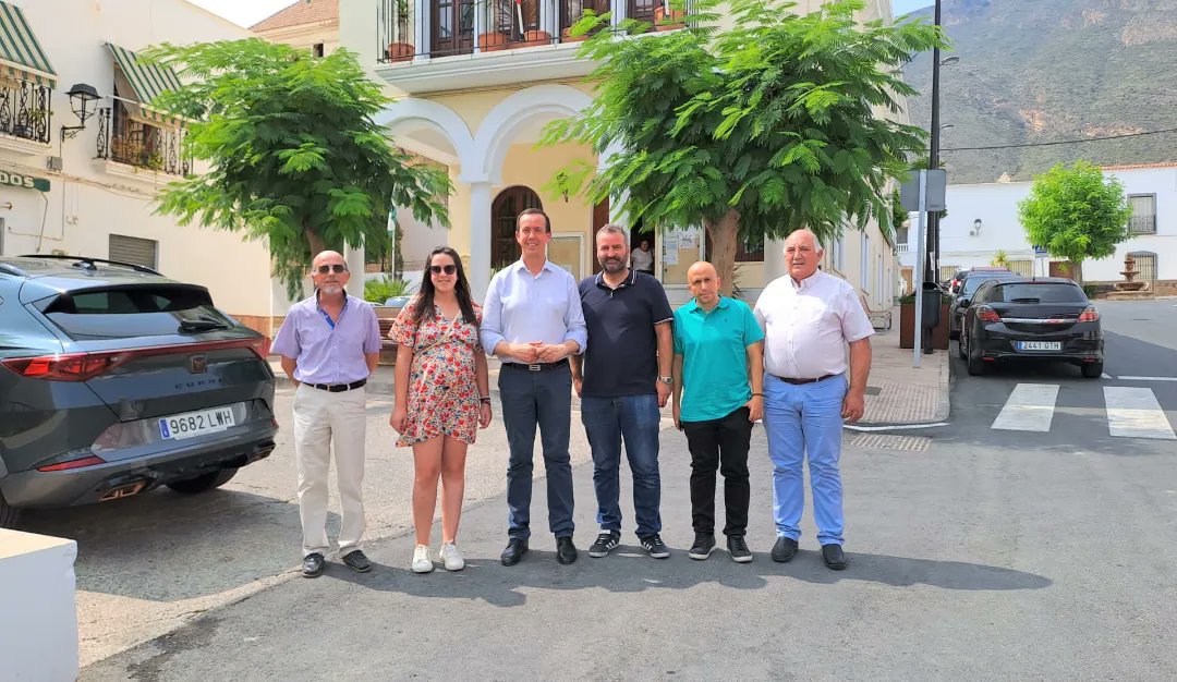 subdegobalmeria's tweet photo. Visita del subdelegado, @JosemMartinFdez, a #Íllar, #Bentarique y #Terque y reunión con sus alcaldes, Juan Francisco Duarte, Modesto Martínez y José Daniel Herrera.
Martín también ha visto el desarrollo de las obras que se ejecutan en estas 3 localidades con cargo al #PFEA. https://t.co/LnT9q0sJla