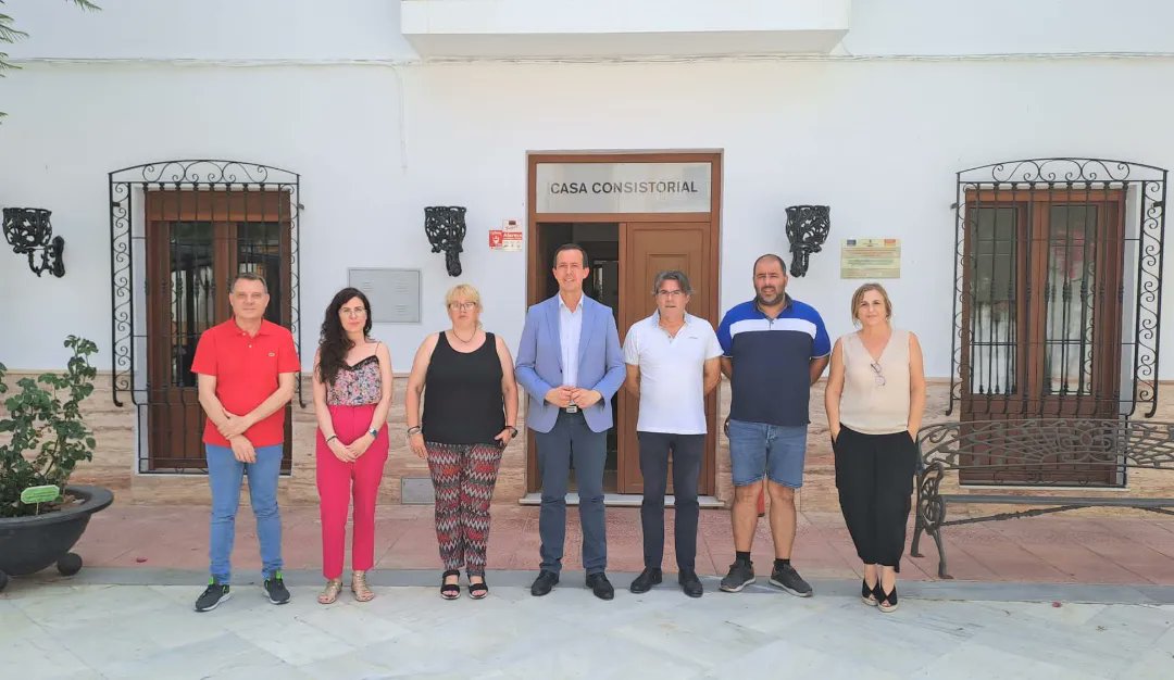subdegobalmeria's tweet photo. Visita del subdelegado, @JosemMartinFdez, a #Íllar, #Bentarique y #Terque y reunión con sus alcaldes, Juan Francisco Duarte, Modesto Martínez y José Daniel Herrera.
Martín también ha visto el desarrollo de las obras que se ejecutan en estas 3 localidades con cargo al #PFEA. https://t.co/LnT9q0sJla