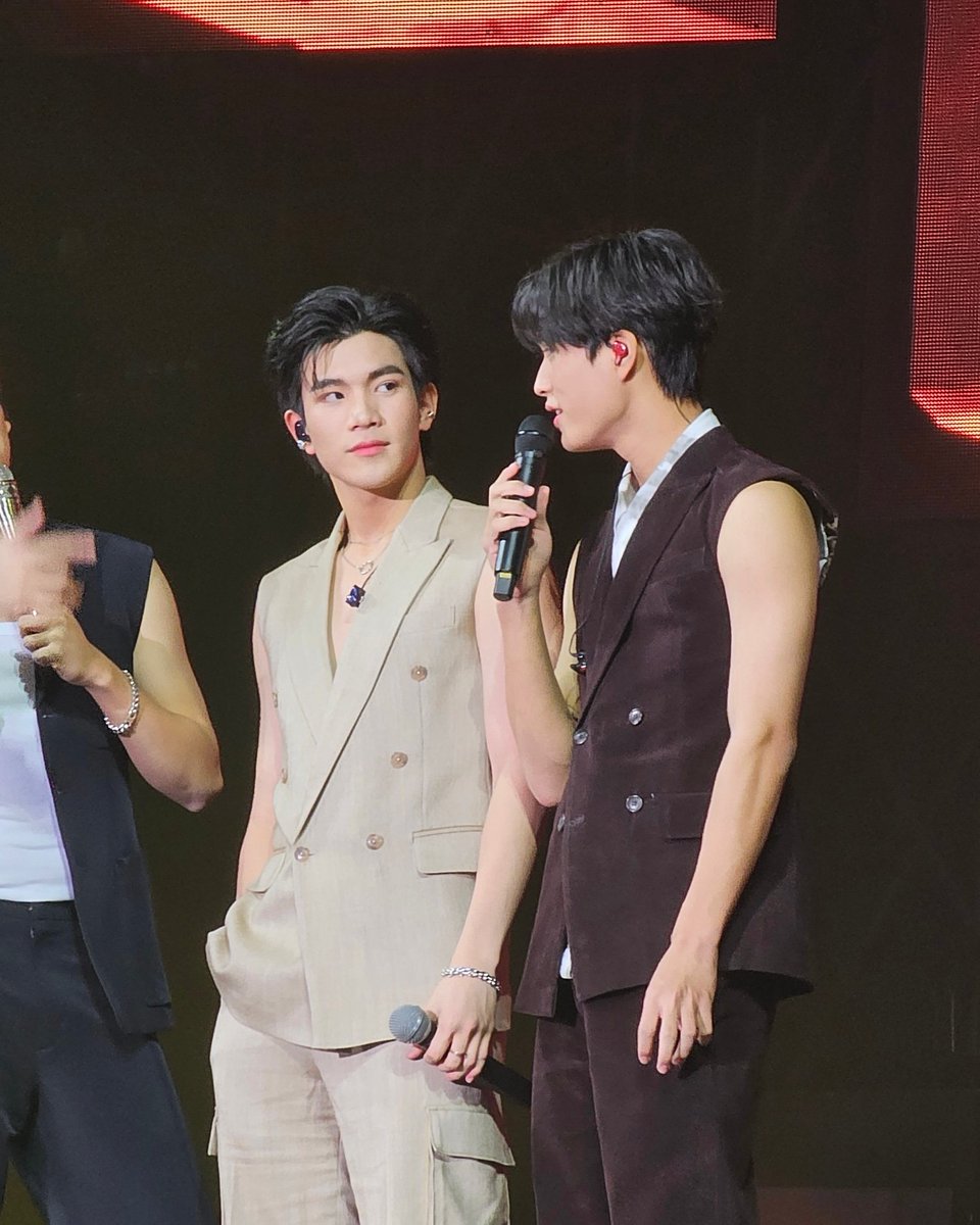 heythereyesisu's tweet photo. ON&G4✨️✨️✨️
#GEMINIFOURTH
#OHMNANON
#LOLFANFEST2023
#LOLFANFEST2023D2
#LOVEOUTLOUD
#LOVEOLUTION
#OHMPAWAT
#NANON_KORAPAT
#OHM
#NANON
#GEMININORAWIT
#FOURTHNATTAWAT
#GEMINI
#FOURTH https://t.co/H4zVdPdFk4