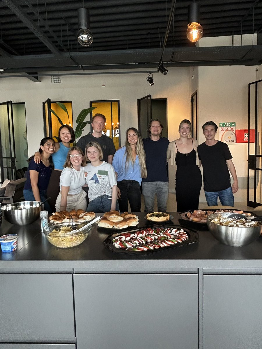 Sarisiri_'s tweet photo. Another social cooking at @socialdatabase ✅

Food unites people, and preparing &amp; eating all of this together always lifts the mood (even though we had a huge post-lunch energy dip). 

Thank you to all the chefs that took the time to make these delicious dishes today. 💖 https://t.co/U7AyMWK0kS