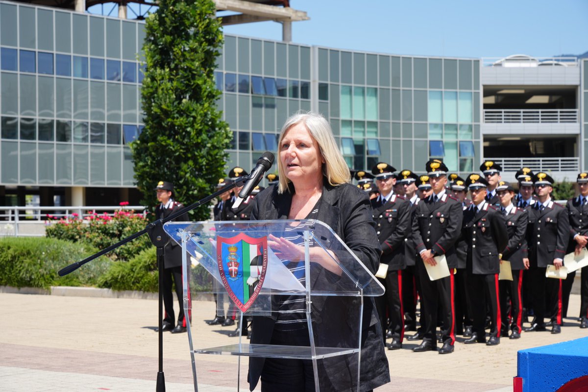 UNI_FIRENZE's tweet image. Stamani, alla presenza della rettrice @_alexpetrucci, la premiazione dei Marescialli e degli studenti universitari che hanno conseguito la laurea triennale in Scienze giuridiche e della sicurezza di #Unifi 
#giurisprudenza @_Carabinieri_ #StudentiUnifi