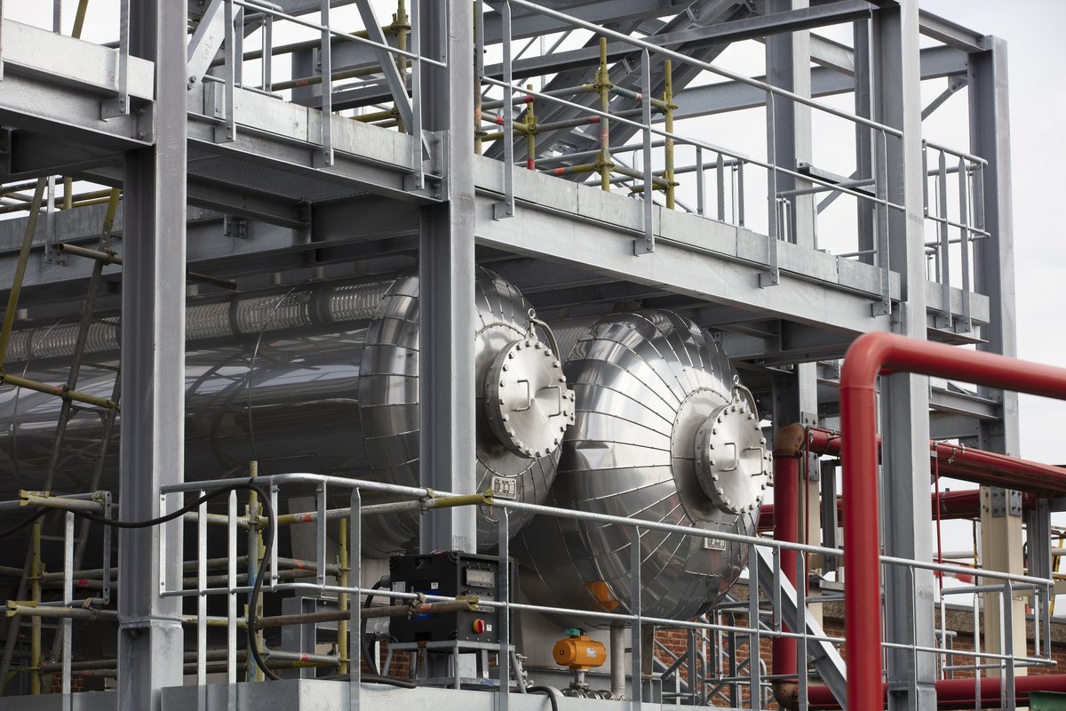 Avril's tweet photo. Au cours des dernières années, les employés et ingénieurs #Oleon ont travaillé à la construction de cette usine d'estérification enzymatique, les connaissances accumulées permettront d'envisager des investissements dans les usines Oleon du monde entier. Crédit photo : Leyla Hesna https://t.co/neAkeNUFvK
