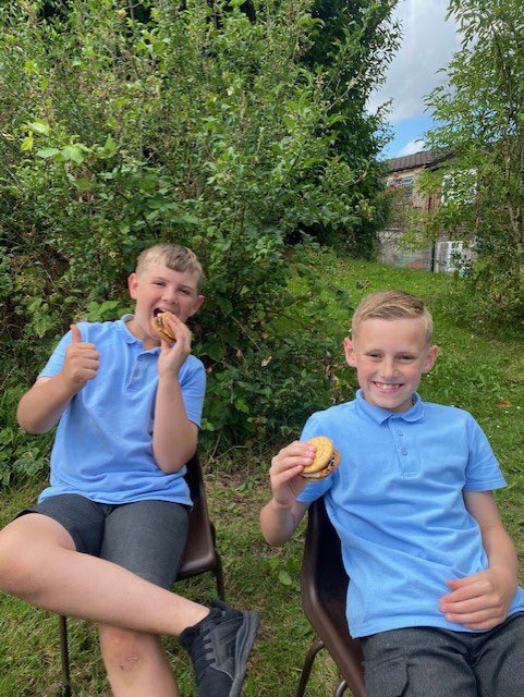 stbenedictswcps's tweet photo. Year 4 had great fun making smores today! Thank you Mr Jones for helping us build a campfire! https://t.co/hYYPxfijlp