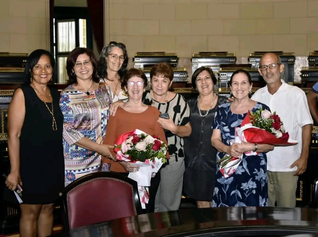 Dos grandes #MujeresEnRevolución fueron reconocidas por la dirección de la <a href="/AsambleaCuba/">Asamblea Nacional Cuba</a> por su entrega sin límites a la obra de la Revolución. El agradecimiento eterno de las federadas.  Ustedes, inspiran y nos muestran el camino. ¡Felicidades! <a href="/FMC_Cuba/">FMC de Cuba</a>